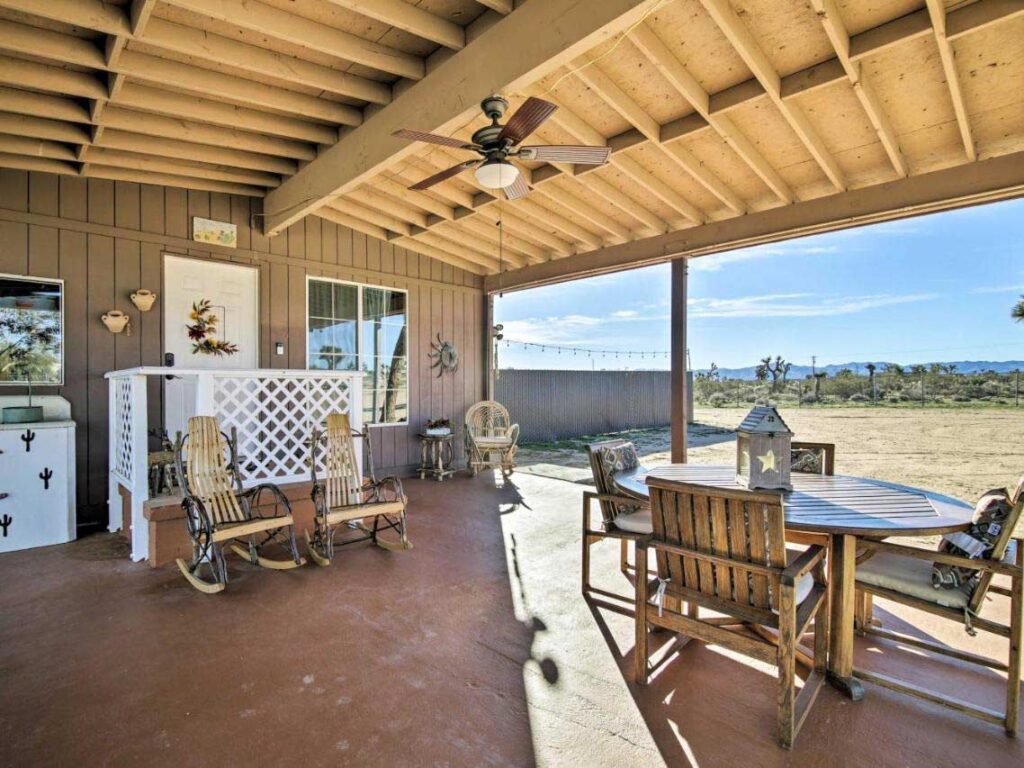 Joshua Tree Cozy Cabin. porch and chairs