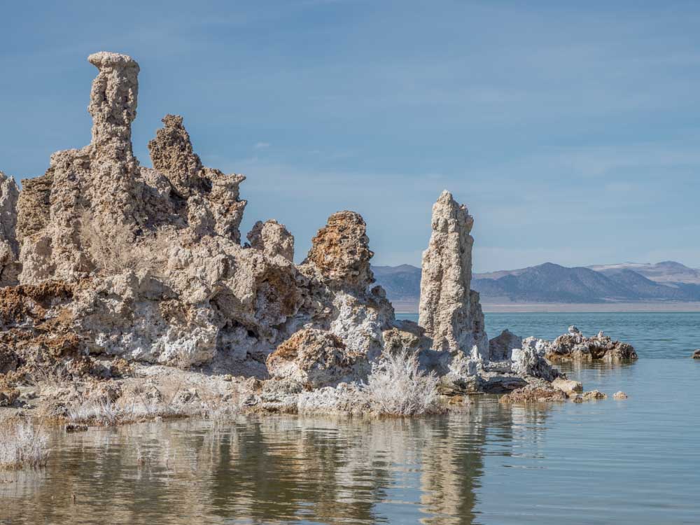 Mono lake in daytime in Lee VIning