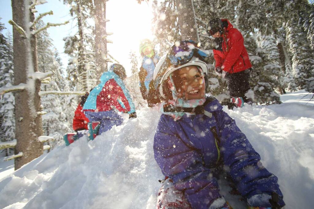 What to pack for Lake Tahoe in the Winter. family playing in snow