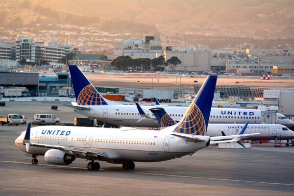 San Francisco airport united planes