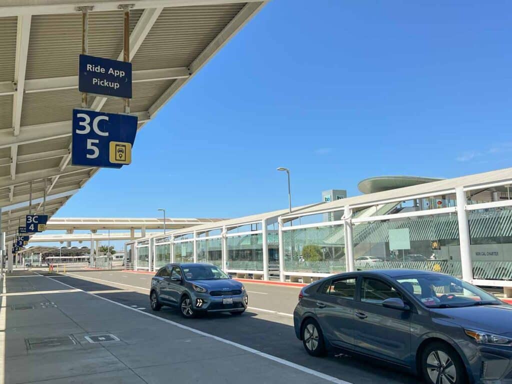 Oakland airport Uber pick-up