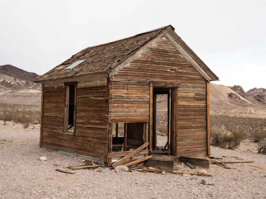 Death Valley Ghost town- Rhyolite cabin ruin